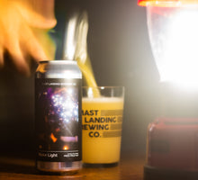 Load image into Gallery viewer, can and pour of mast landing make light ipa
